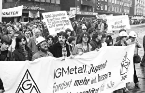 More than 100, 000 followed the DGB's call in 1982 for a large demonstration against unemployment
