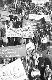 More than 100, 000 followed the DGB's call in 1982 for a large demonstration against unemployment