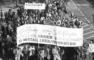 More than 100, 000 followed the DGB's call in 1982 for a large demonstration against unemployment