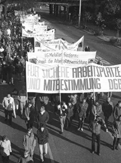 More than 100, 000 followed the DGB's call in 1982 for a large demonstration against unemployment