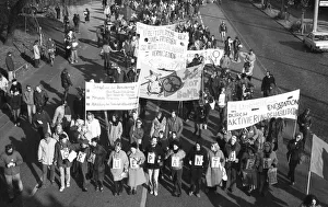 More than 100, 000 followed the DGB's call in 1982 for a large demonstration against unemployment