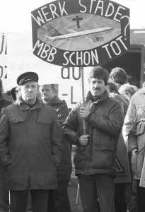More than 100, 000 followed the DGB's call in 1982 for a large demonstration against unemployment