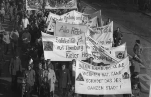 More than 100, 000 followed the DGB's call in 1982 for a large demonstration against unemployment
