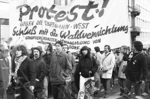 More than 100, 000 people of all political persuasions demonstrated against the intended construction of Runway West