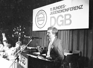 The 11th Federal Youth Conference of the DGB Youth in November 1981 discussed challenges to its organisation