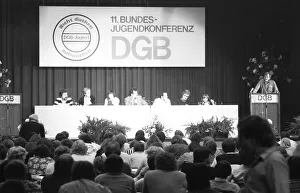 The 11th Federal Youth Conference of the DGB Youth in November 1981 discussed challenges to its organisation