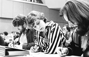 The 11th Federal Youth Conference of the DGB Youth in November 1981 discussed challenges to its organisation