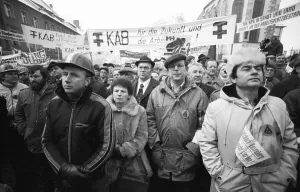 15, 000 steelworkers and their relatives and friends demonstrated against the closure of Maxhuette