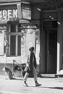 17 November 1981, East Berlin, Prenzlauer Berg district, entrance to a HO restaurant in Lychener Strasse East Berlin, Berlin-Prenzlauer Berg, GDR GDR