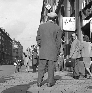 1940s fashion. A young man wearing the typical Zoot suit