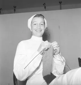 In the 1940s. A young woman is sitting on a chair and knits. 1943. Kristoffersson ref E77-5