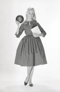 1950s fashion. A young woman in a typical 1950s dress