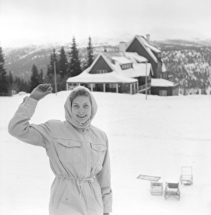 Are 1952. The popular winter sports resort in Jaemtland Sweden where people go to ski and socialise. Are is known for its long history of skiing and the 1950s was a time when skiing was a growing sport and tourist attraction
