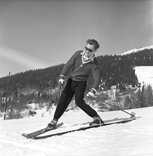 Are 1952. The popular winter sports resort in Jaemtland Sweden where people go to ski and socialise