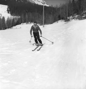 Are 1952. The popular winter sports resort in Jaemtland Sweden where people go to ski and socialise