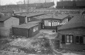 In 1954, there were still numerous precarious flats in barracks