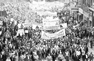 In 1982, about 20, 000 steelworkers demonstrated with black flags of Arbed-Saarstahl