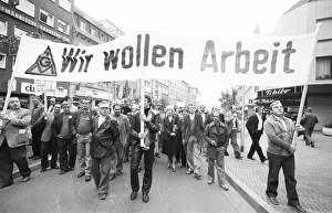 In 1982, about 20, 000 steelworkers demonstrated with black flags of Arbed-Saarstahl