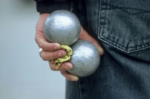 2 boules balls in the hand