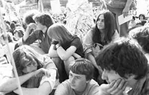 20, 000 demonstrators called by the peace movement