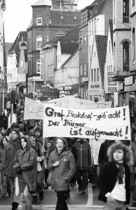 More than 20, 000 opponents of nuclear power demonstrated in Itzehoe against a nuclear power plant in Brokdorf on 19