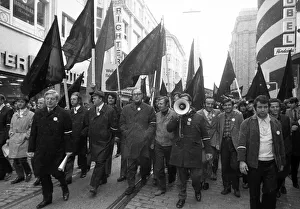 2000 workers, employees and relatives demonstrated in Wuppertal on 18
