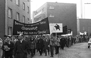 2000 workers, employees and relatives demonstrated in Wuppertal on 18