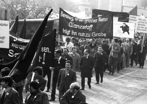 2000 workers, employees and relatives demonstrated in Wuppertal on 18