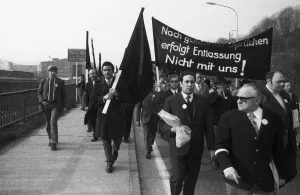 2000 workers, employees and relatives demonstrated in Wuppertal on 18