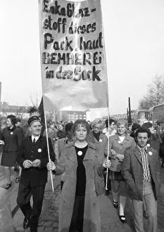 2000 workers, employees and relatives demonstrated in Wuppertal on 18