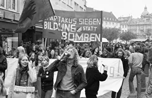 25, 000 called by the peace movement demonstrated against new nuclear missiles