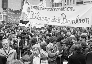 25, 000 called by the peace movement demonstrated against new nuclear missiles
