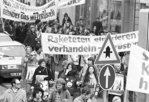25, 000 called by the peace movement demonstrated against new nuclear missiles