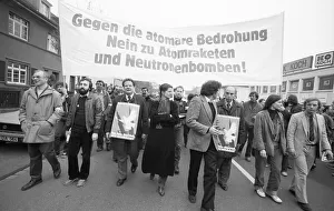25, 000 called by the peace movement demonstrated against new nuclear missiles