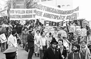 25, 000 called by the peace movement demonstrated against new nuclear missiles