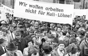 25, 000 farmers protest on Bonn's market square