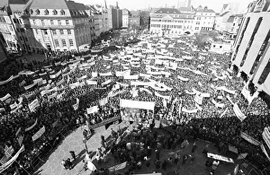 25, 000 farmers protest on Bonn's market square