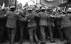 The 2nd meeting of Chancellor Willy Brandt with GDR MP Willi Stoph on 21 May 1971 in Kassel was accompanied by a large