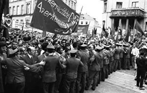 The 2nd meeting of Chancellor Willy Brandt with GDR MP Willi Stoph on 21 May 1971 in Kassel was accompanied by a large