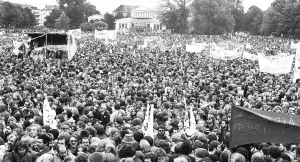 More than 300, 000 people attended the largest peace demonstration in Germany to date in Bonn's Hofgarten in