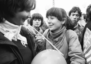 More than 300, 000 people attended the largest peace demonstration in Germany up to that time in Bonn's Hofgarten
