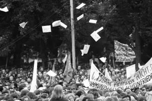 More than 300, 000 people attended the largest peace demonstration in Germany up to that time in Bonn's Hofgarten
