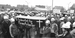 3000 steelworkers at the Peine-Salzgitter steelworks took to the streets in 1982 to protest out of concern for their