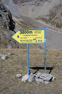 3800m, hiking trail to the base camp of Lenin Peak