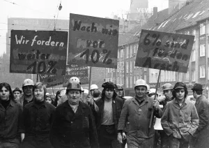 About 4000 steelworkers of Hoesch AG Westfalenhuette demonstrated on 14 January 1972