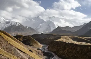 Achik Tash river, Achik Tash valley