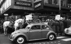 The activities of the peace movement in the Ruhr area in the years 1965 to 1971