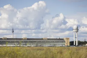 Adenauer SRP+, tour kick-off at Tempelhofer Feld