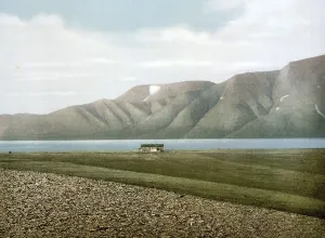 Advent Bay, Adventdalen, an approximately 30 km long U-valley on the island of Spitsbergen in Svalbard