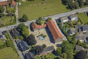 Aerial photo, Gregorschule primary school with schoolyard and tree seating area